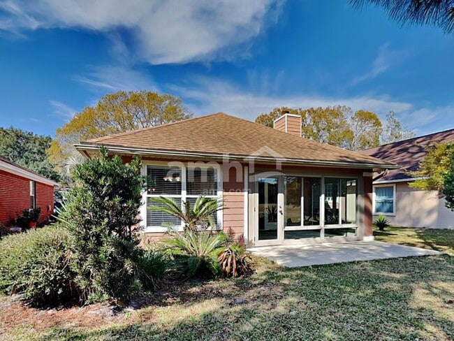 Building Photo - 805 Putters Green Way N