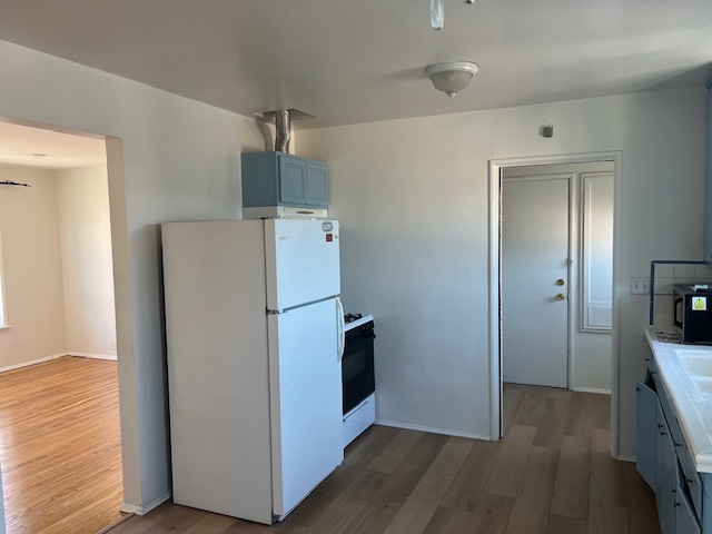 Fridge & Stove - 1337 1/2 W Adams Blvd