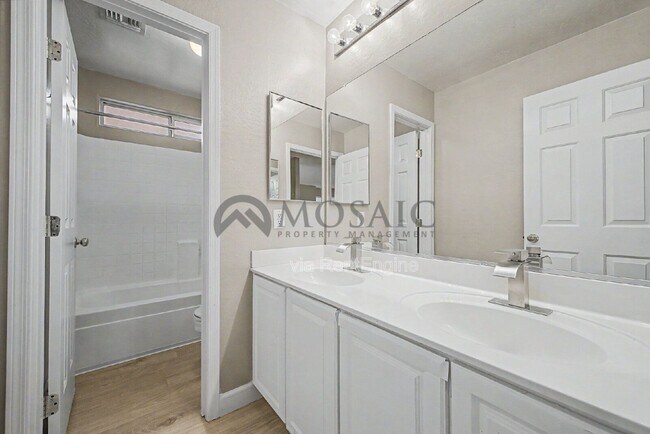 Building Photo - 3356 E Mayberry Ave