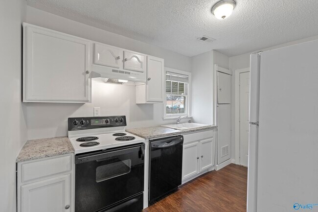 Building Photo - 1306 Oshaughnessy Ave NE