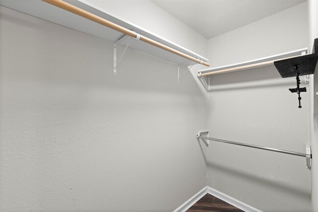 Building Photo - 709 E 41st St