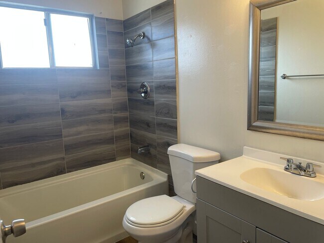 Building Photo - 1414 W Vassar Ave