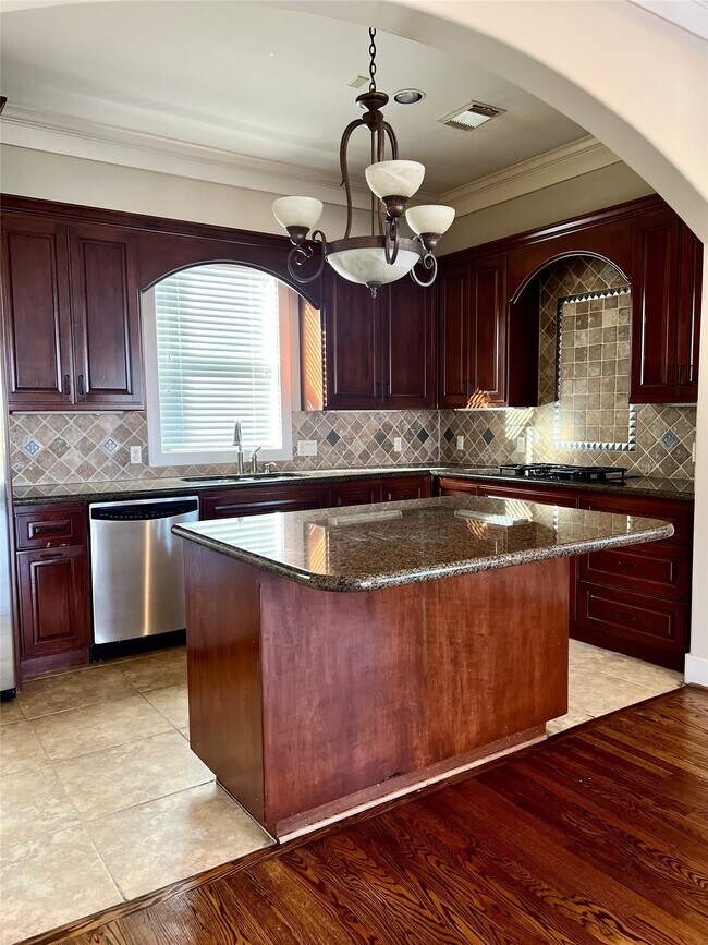 Building Photo - 3000 McCulloch Cir