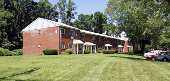 Building Photo - Hillcrest Apartments