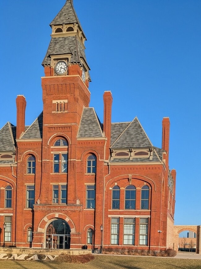 Building Photo - 406 E 109th St