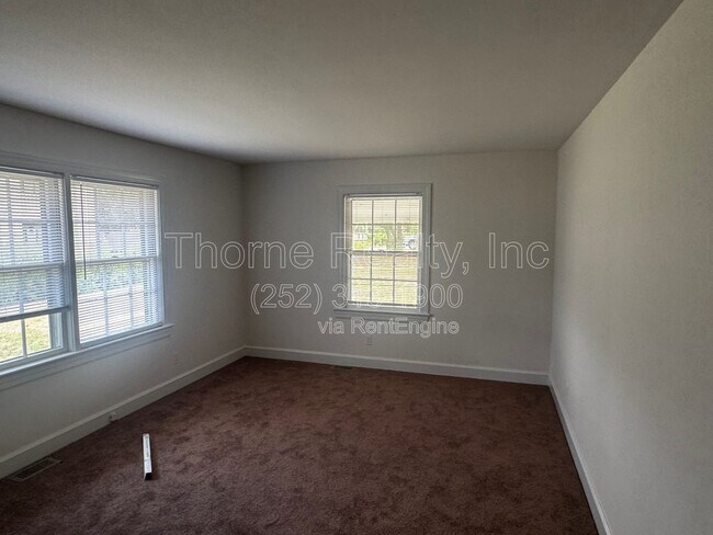 Building Photo - 3920 Sunset Ave