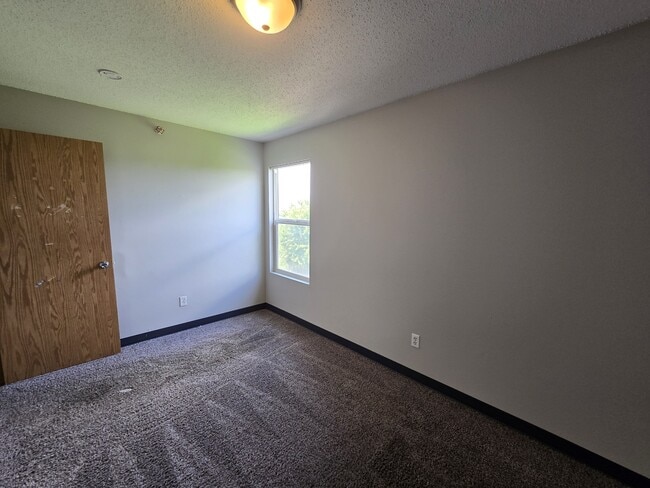 Building Photo - 60 Miller Ave SW