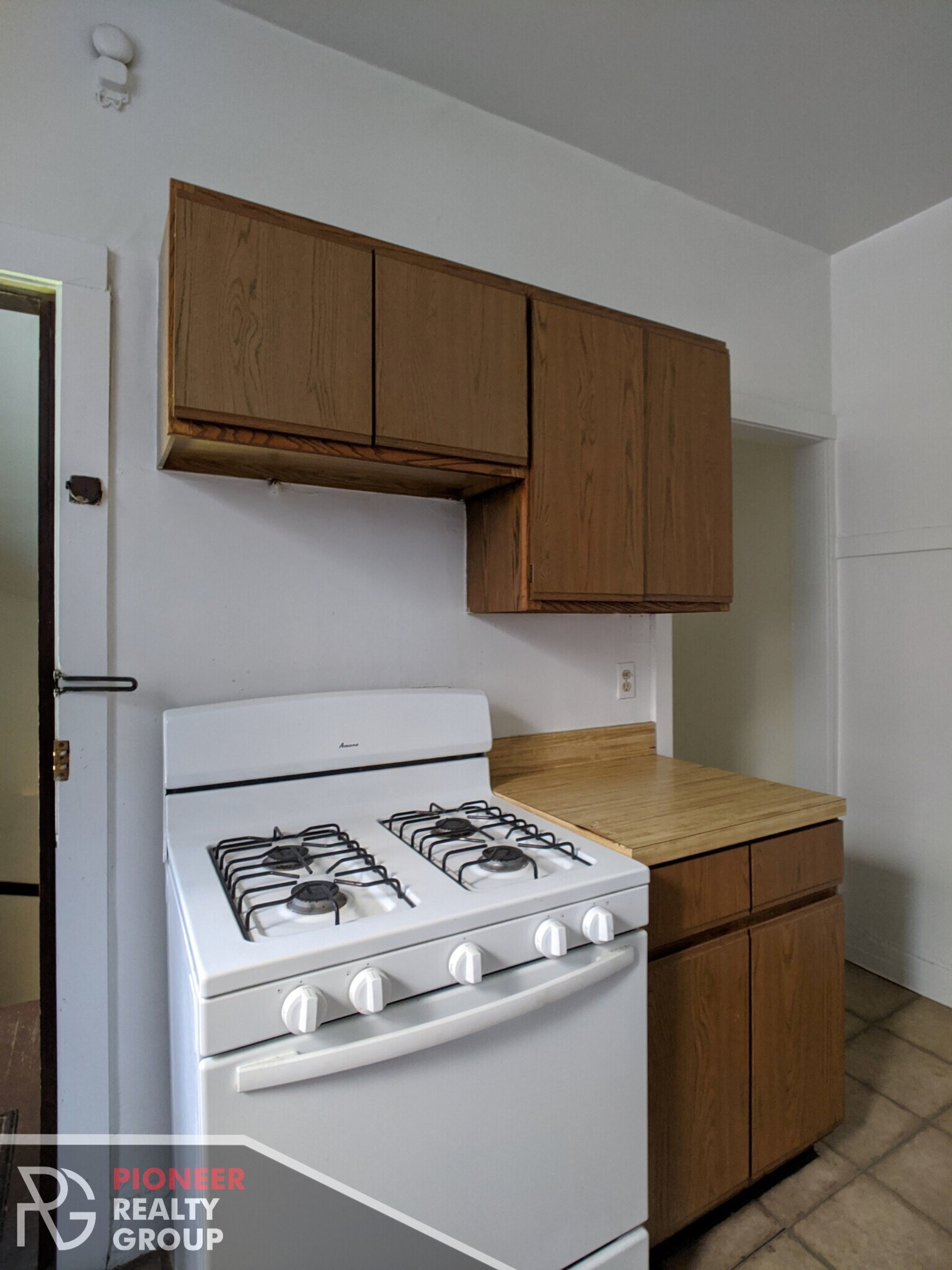 Building Photo - 2421 N Sawyer Ave