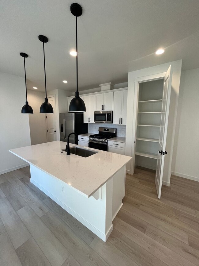 Building Photo - BRAND NEW 3 Bed 2.5 Bath Townhome