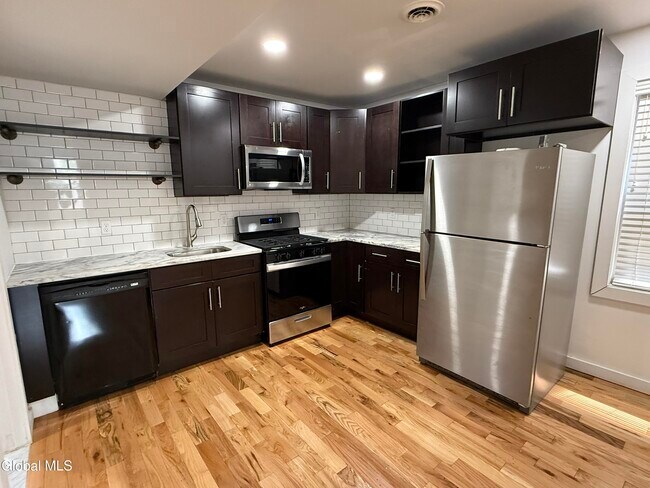 Building Photo - 479 2nd St