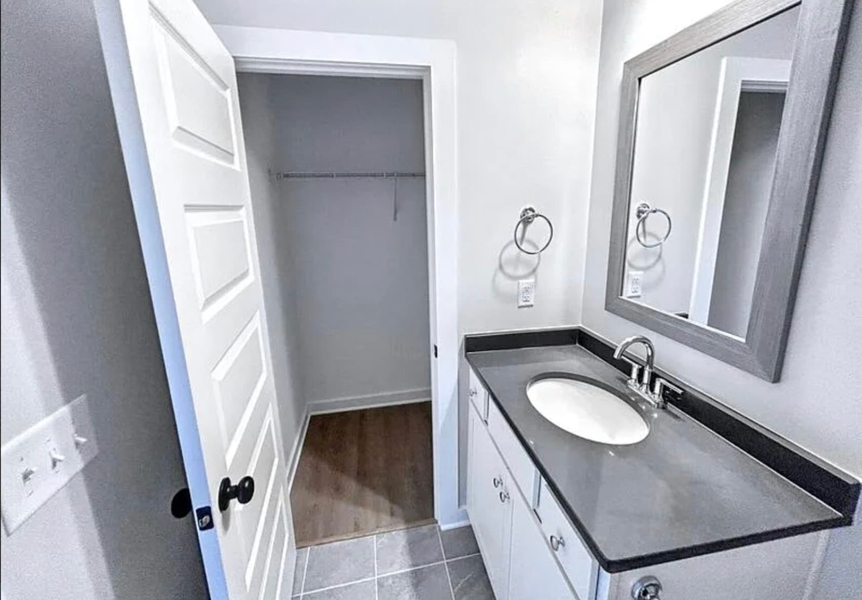 Building Photo - 1200 Windsor Sq