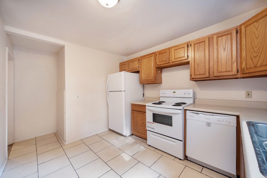 Kitchen - 1115 Lafayette Ave