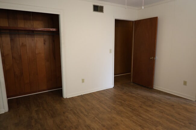 Building Photo - 101 Catherine Ave