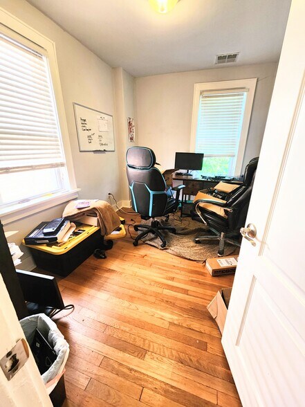 Building Photo - 6533 Rosemoor St