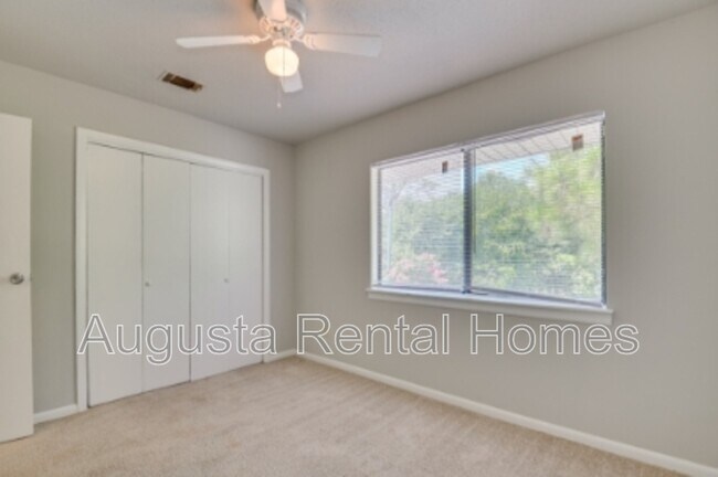 Building Photo - 2822 Thomas Ln