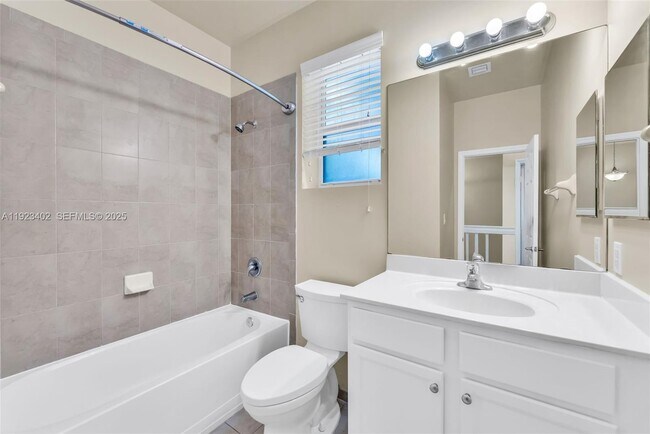 Building Photo - 9205 SW 170th Pl