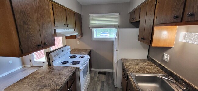 Building Photo - Two Bedroom Townhouse