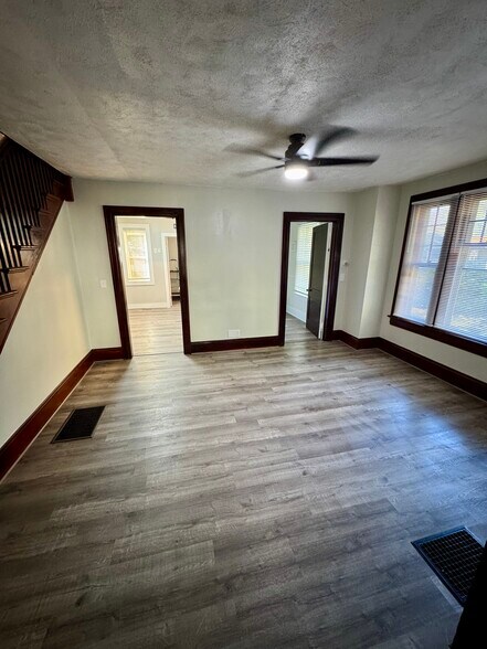 Building Photo - 757 N Jay St