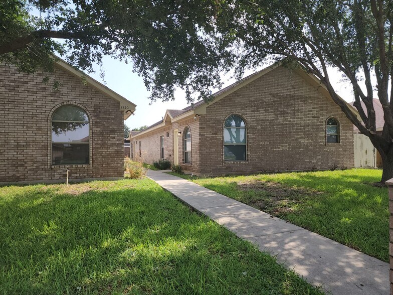 Building Photo - 3810 W Sarah Evans