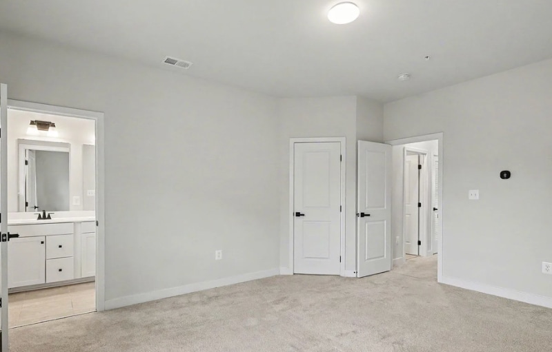 Building Photo - 6118 Northwest Dr