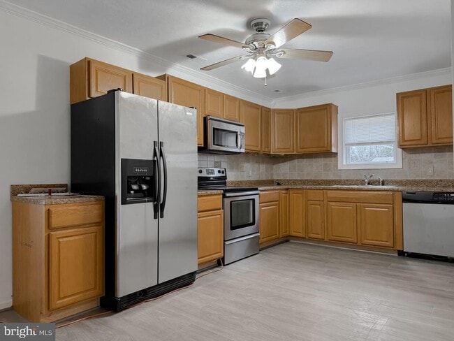 Building Photo - 35972 Washington Ave