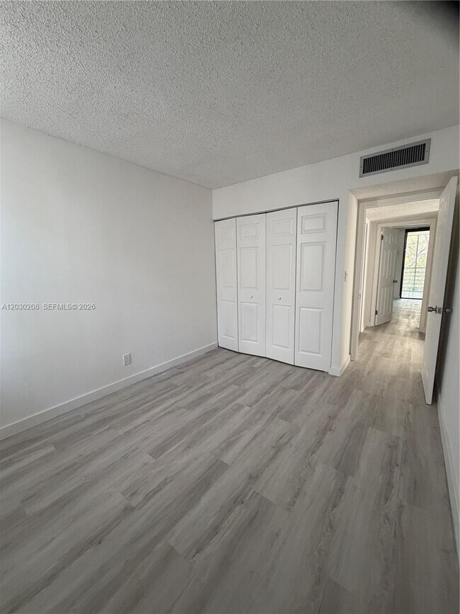 Building Photo - 20200 W Country Club Dr