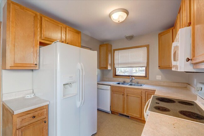 Building Photo - 1309-1311 Prairie Rd