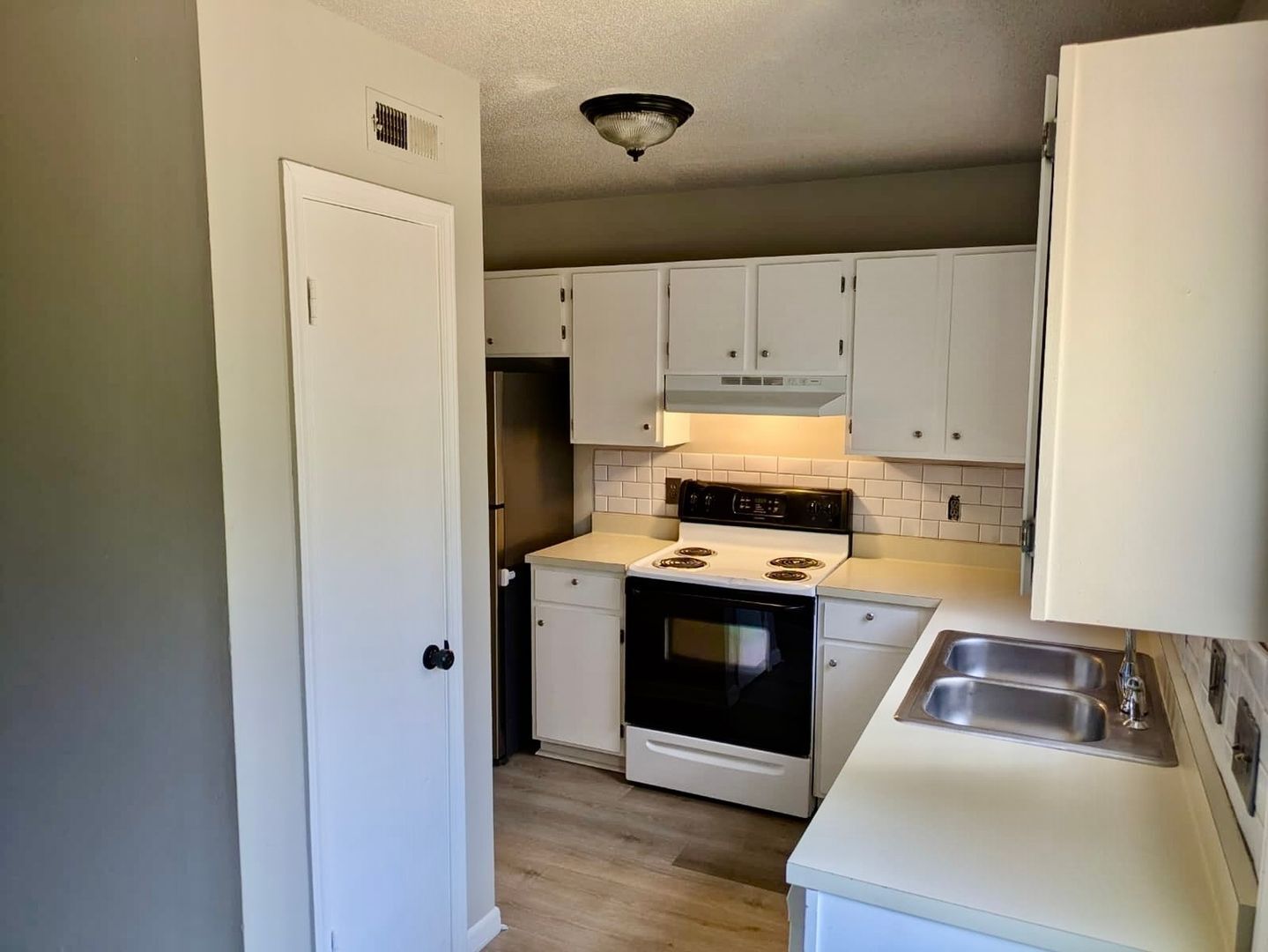 Building Photo - 143 Montague Dr