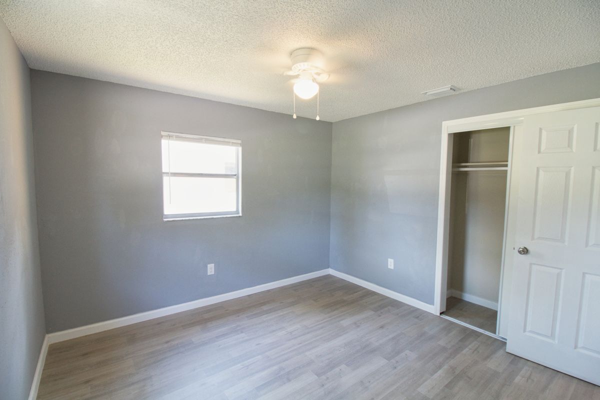 Building Photo - 7138 Oakwood Dr