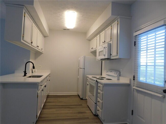 Building Photo - 58 Brentwood Ln