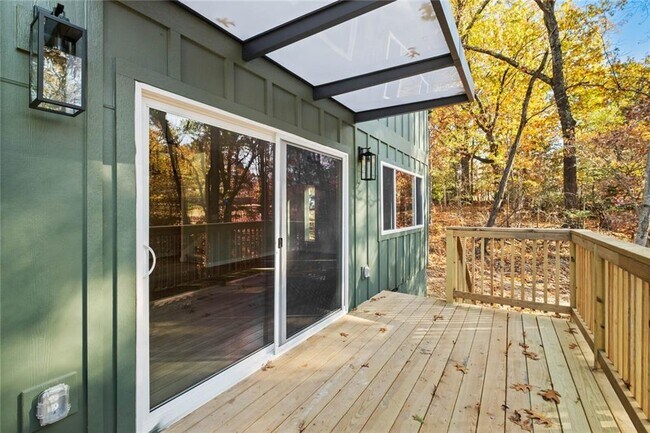 Building Photo - 50 Thaxted Dr