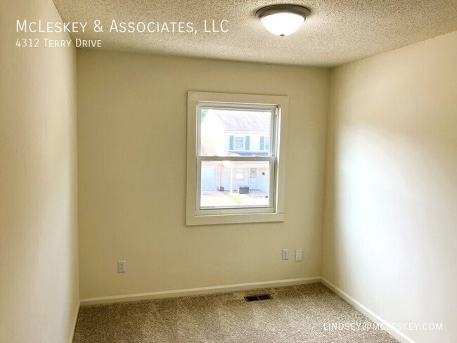 Building Photo - 4312 Terry Dr