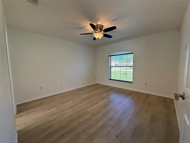 Building Photo - 2 Upland Pl