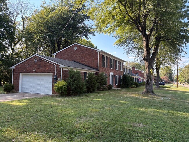 Building Photo - Beautiful 4 Bedroom 2 1/2 Bathroom Home