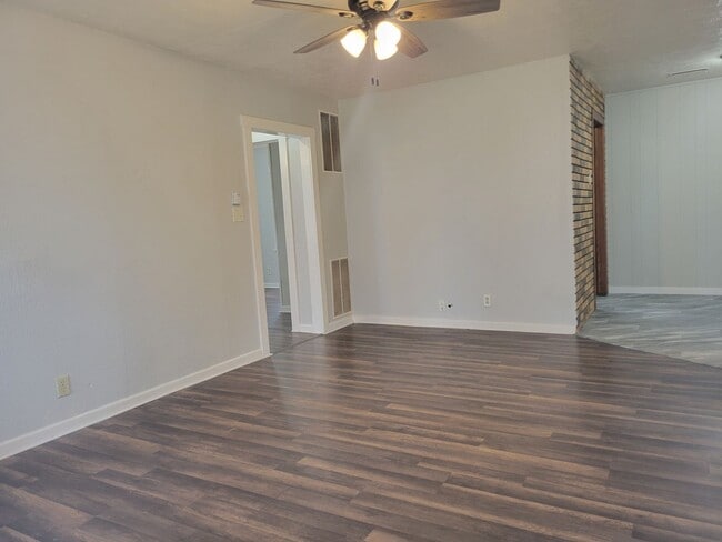 Building Photo - Your Next Home Awaits: 3 Bed 1 Bath Family!