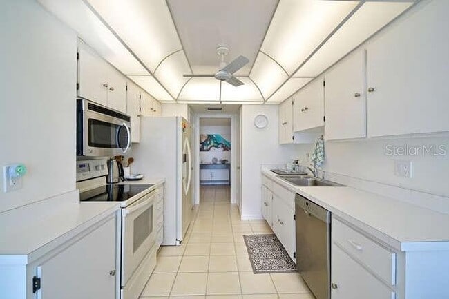 Building Photo - 2425 Gulf of Mexico Dr