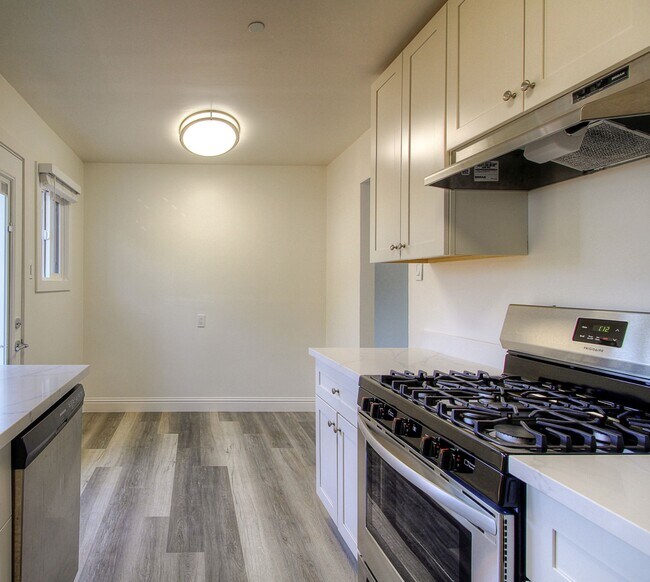 Building Photo - 303 Farmers Ln