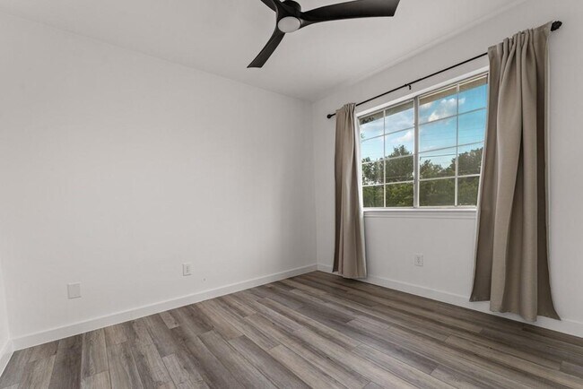 Building Photo - 1409 Lantern Light Dr