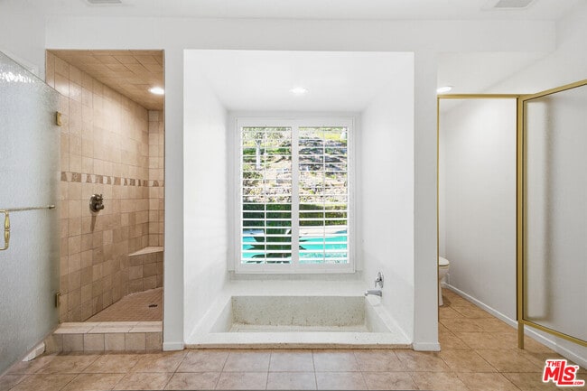 Building Photo - 8900 Alto Cedro Dr