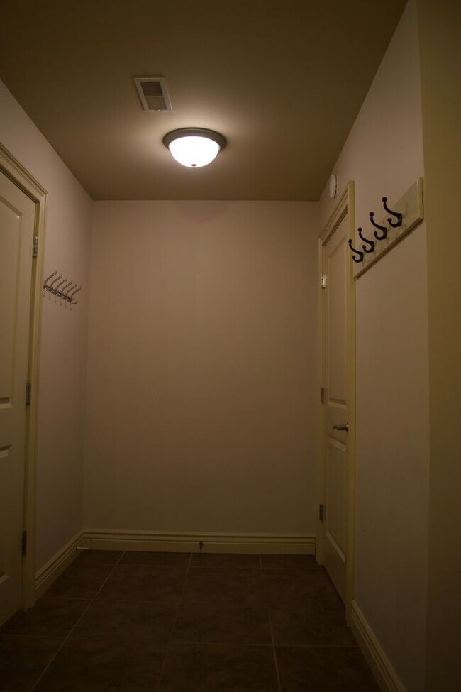 Building Photo - Marvelous 3 Bedroom House In Mill Creek Ma...