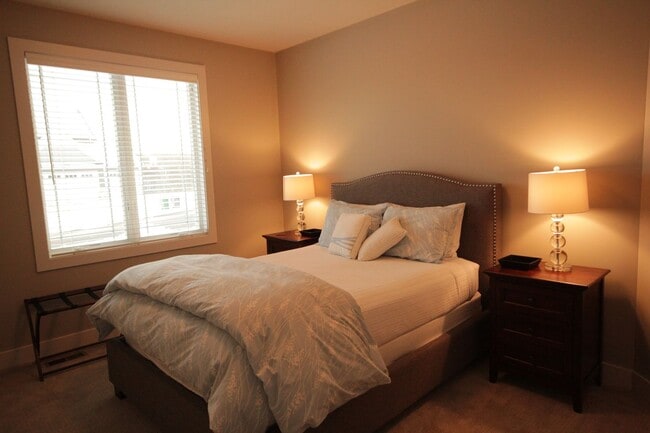 Building Photo - Beautiful luxury custom home