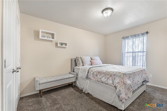 Building Photo - 605 Cody James Dr