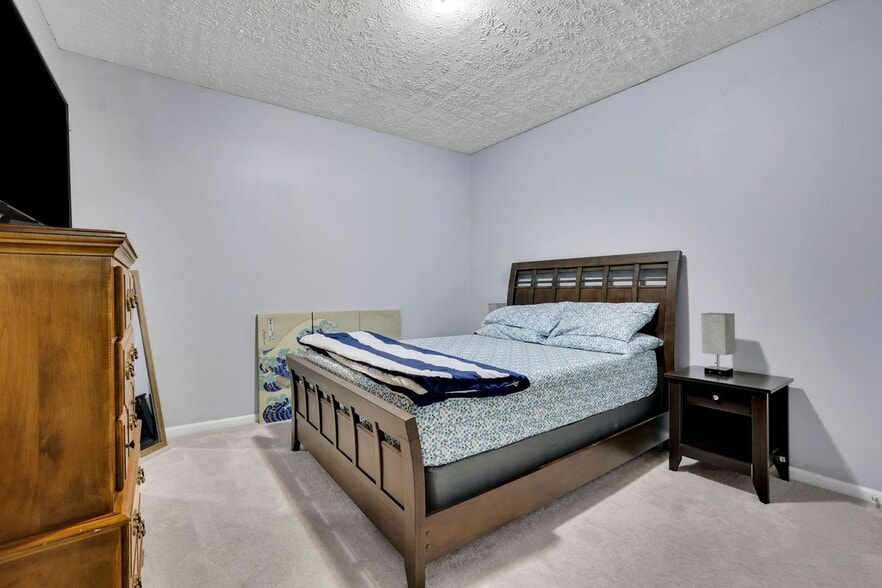Building Photo - 541 Lantern Wood Dr