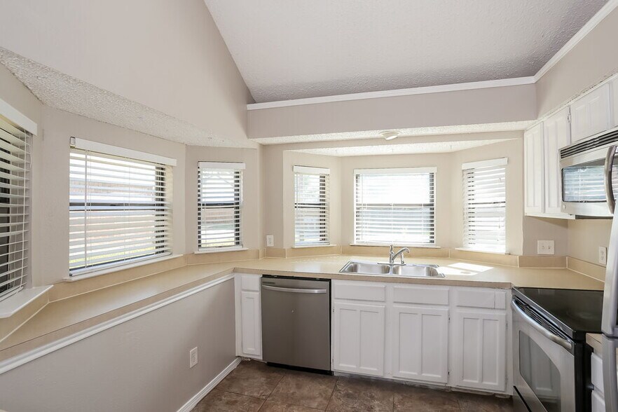 Building Photo - 6306 Pilgrim Ln