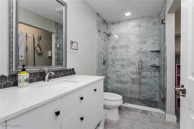 Building Photo - 9080 Gervais Cir