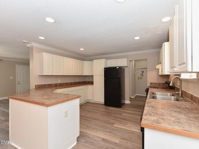 Building Photo - 4304 Amherst St