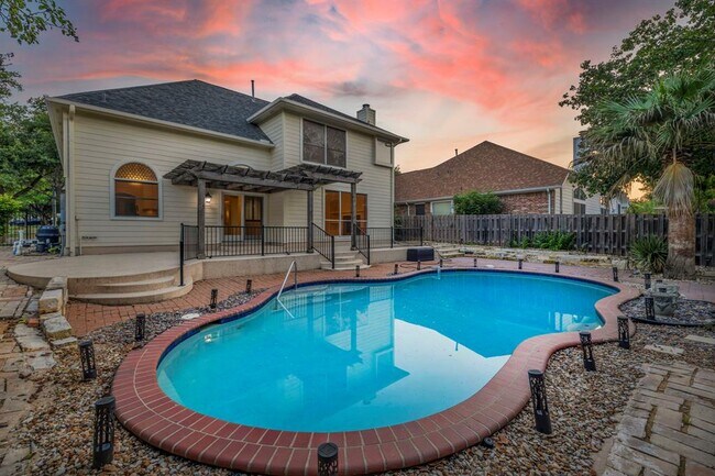 Building Photo - 6806 Thistle Hill Way