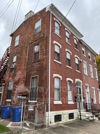 Building Photo - 212 E Broad St