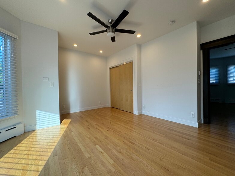 King sized bedroom view 2, closet2 - 441 New York Ave