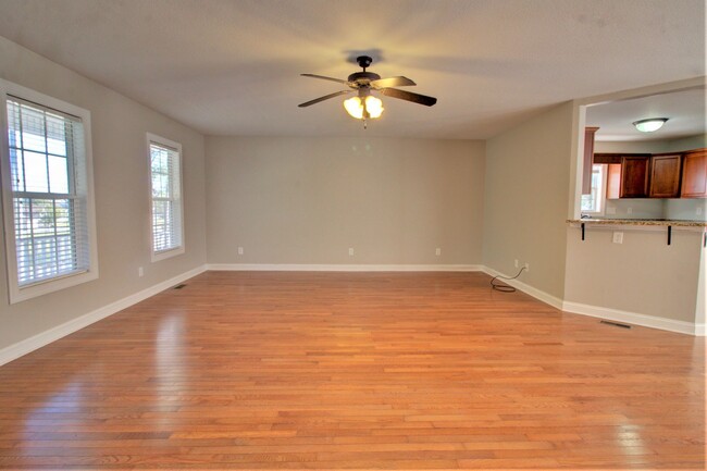 Building Photo - Beautiful 4 Bedroom Home in Sneads Ferry w...